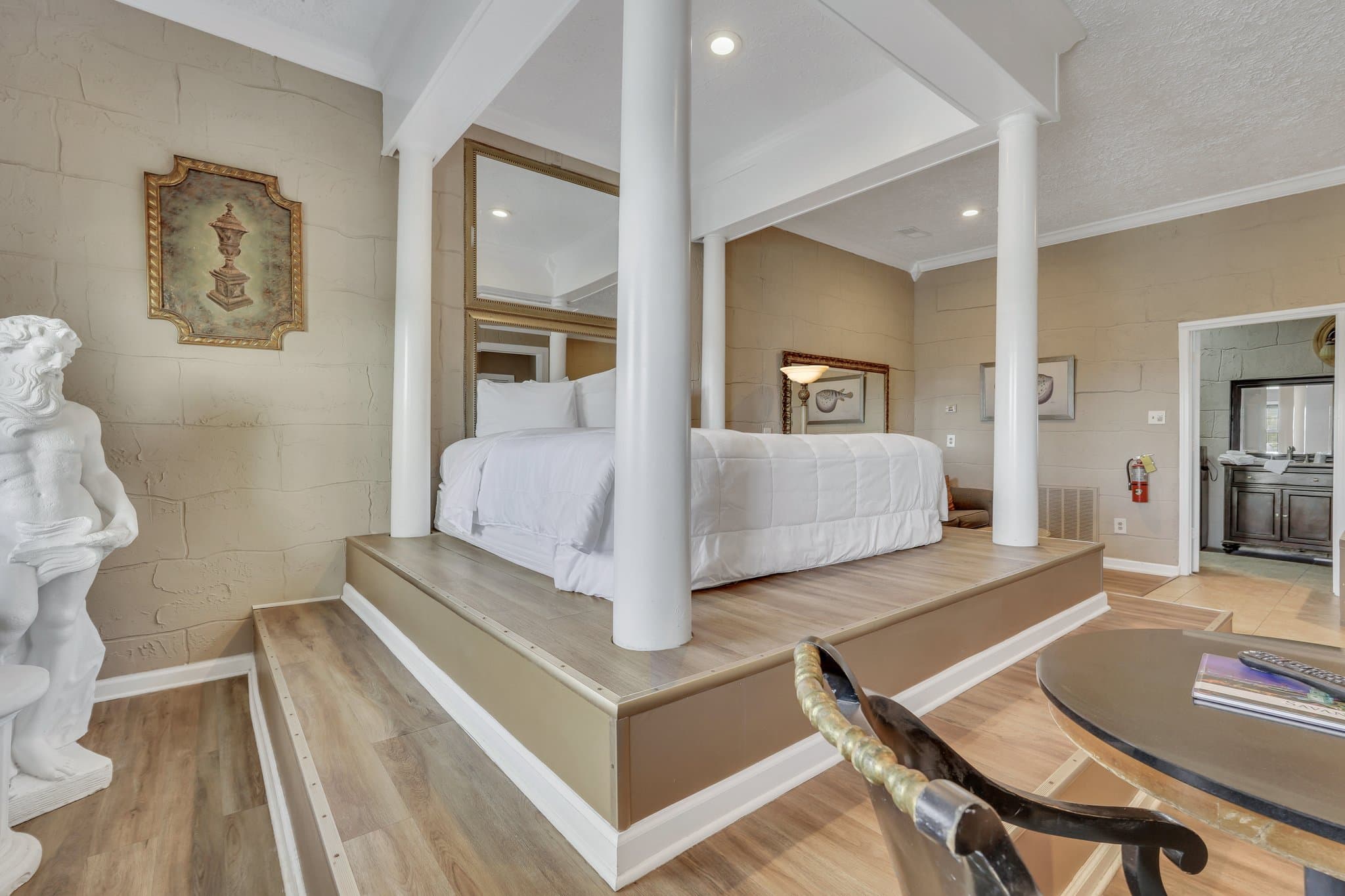 Penthouse, photo 13 of 13