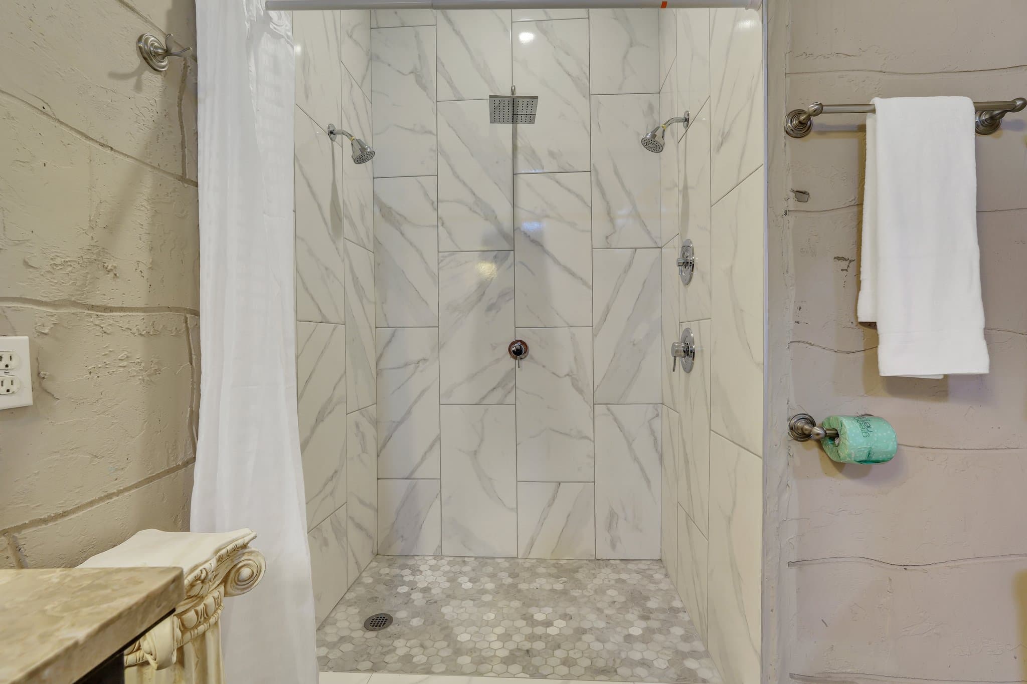 Penthouse, photo 9 of 13